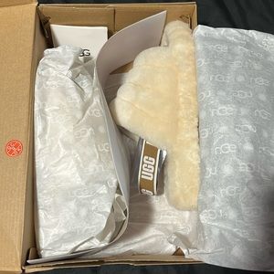 UGG FLUFFY SLIDES
